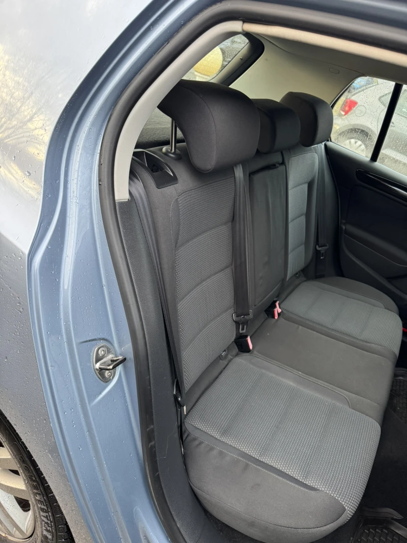 VW Golf 1.6i-ФАБРИЧНА ГАЗ* , снимка 10 - Автомобили и джипове - 48929509