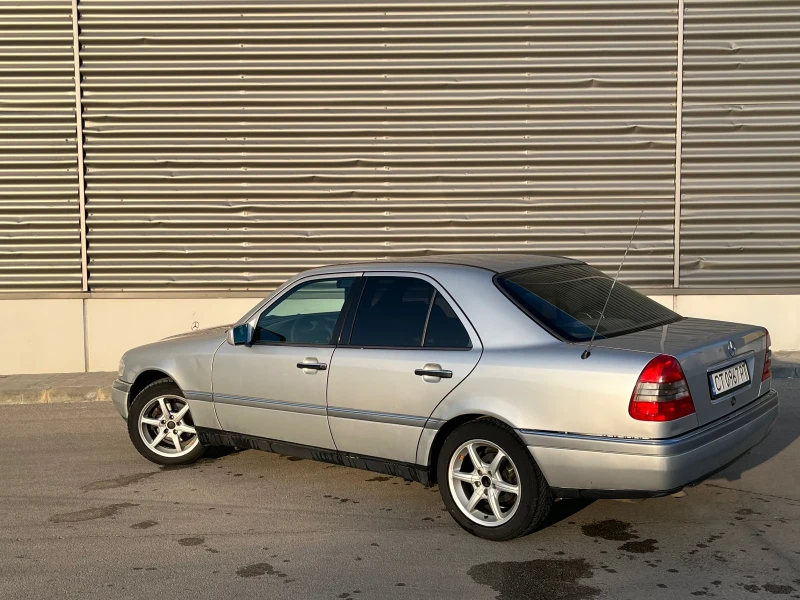 Mercedes-Benz C 180, снимка 4 - Автомобили и джипове - 49520472