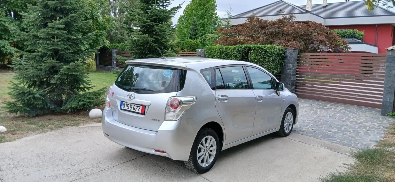 Toyota Verso 2.0 D-4D Active, снимка 4 - Автомобили и джипове - 51845358