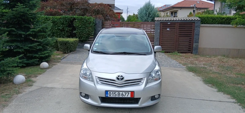 Toyota Verso 2.0 D-4D Active, снимка 2 - Автомобили и джипове - 51845358