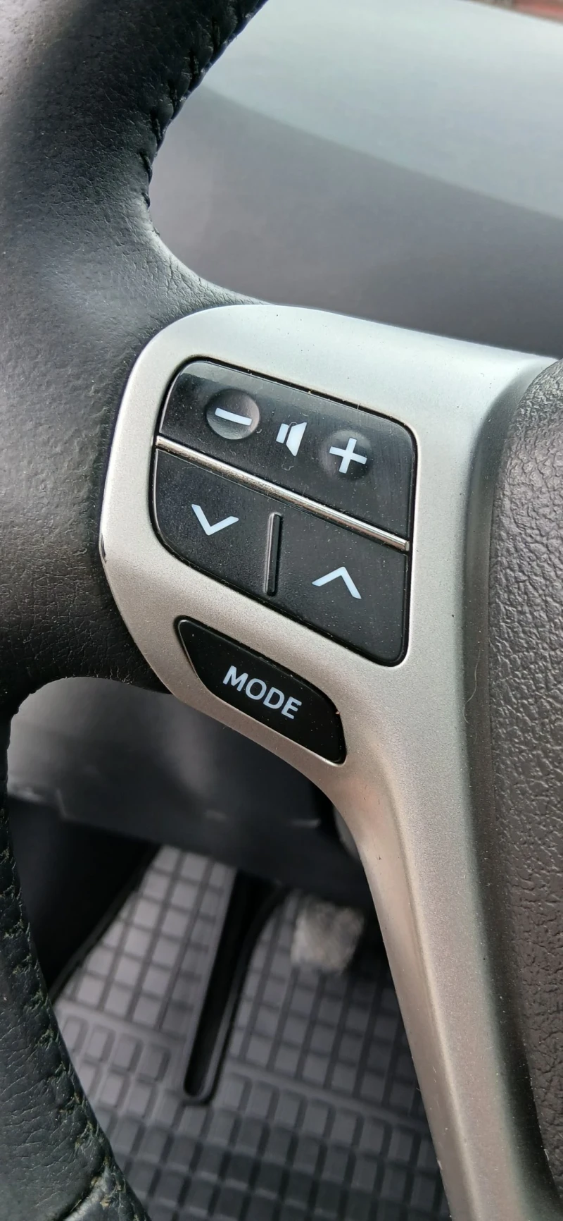 Toyota Verso 2.0 D-4D Active, снимка 15 - Автомобили и джипове - 51845358