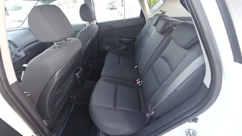 Hyundai I30 1.6CRDI.160000км.ТОПсъстояние, снимка 10 - Автомобили и джипове - 52171127