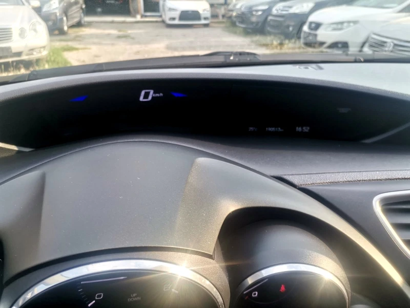 Honda Civic 1.6D/NAVI, снимка 10 - Автомобили и джипове - 52723656