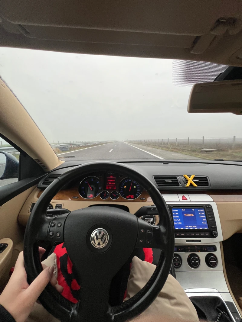 VW Passat, снимка 14 - Автомобили и джипове - 52920867