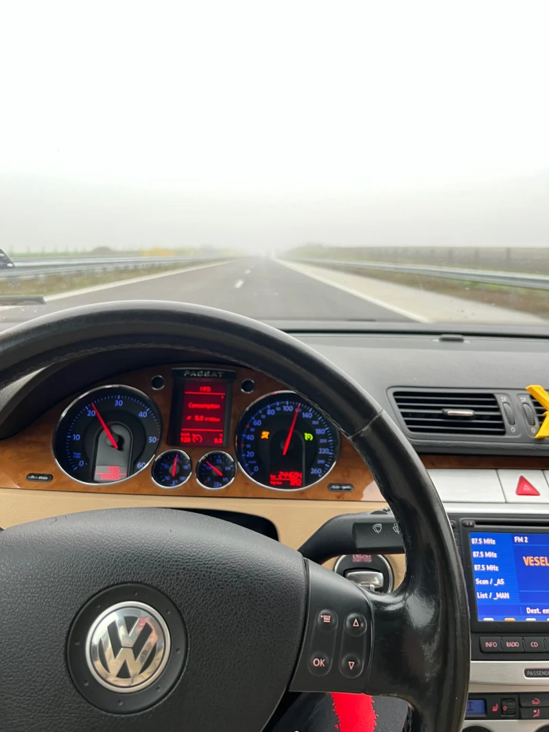 VW Passat, снимка 15 - Автомобили и джипове - 52920867