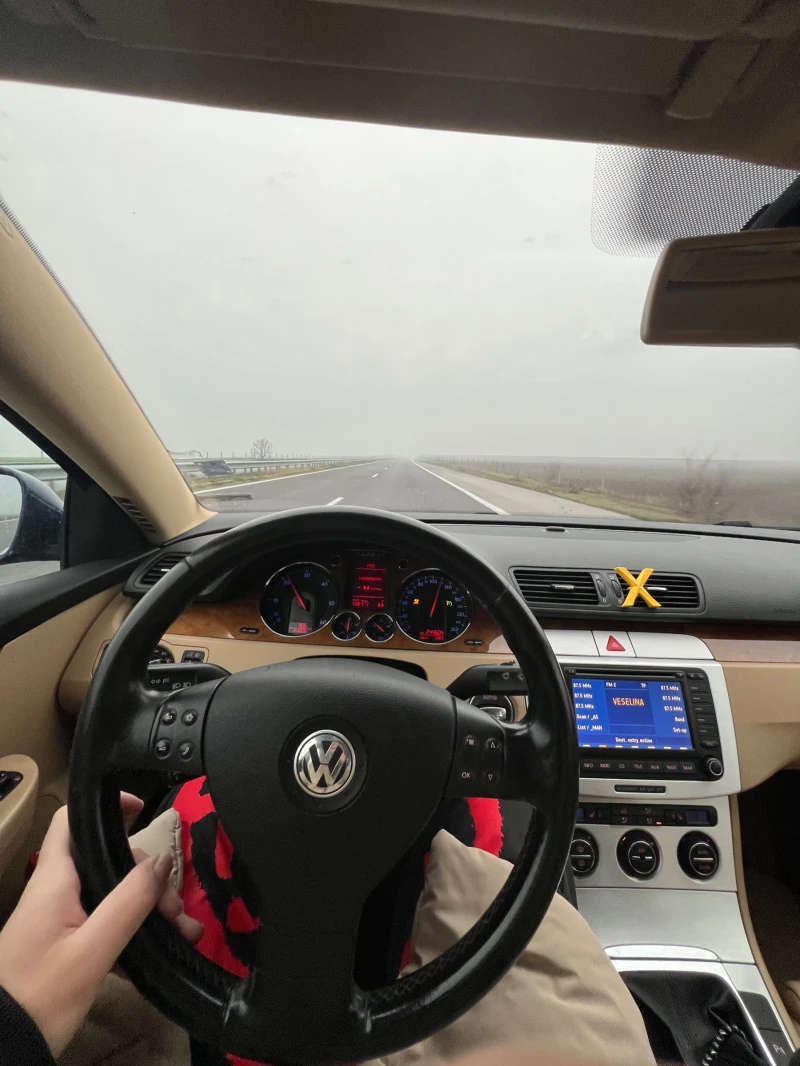 VW Passat, снимка 16 - Автомобили и джипове - 52920867