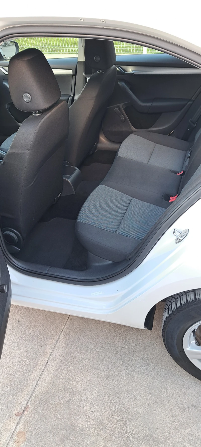 Skoda Octavia 1, 6 TDI, снимка 9 - Автомобили и джипове - 52977030