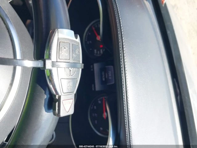 Mercedes-Benz C 300 4MATIC* Червена кожа* Burmester* НОЩЕН ТЪРГ, снимка 11 - Автомобили и джипове - 53381862