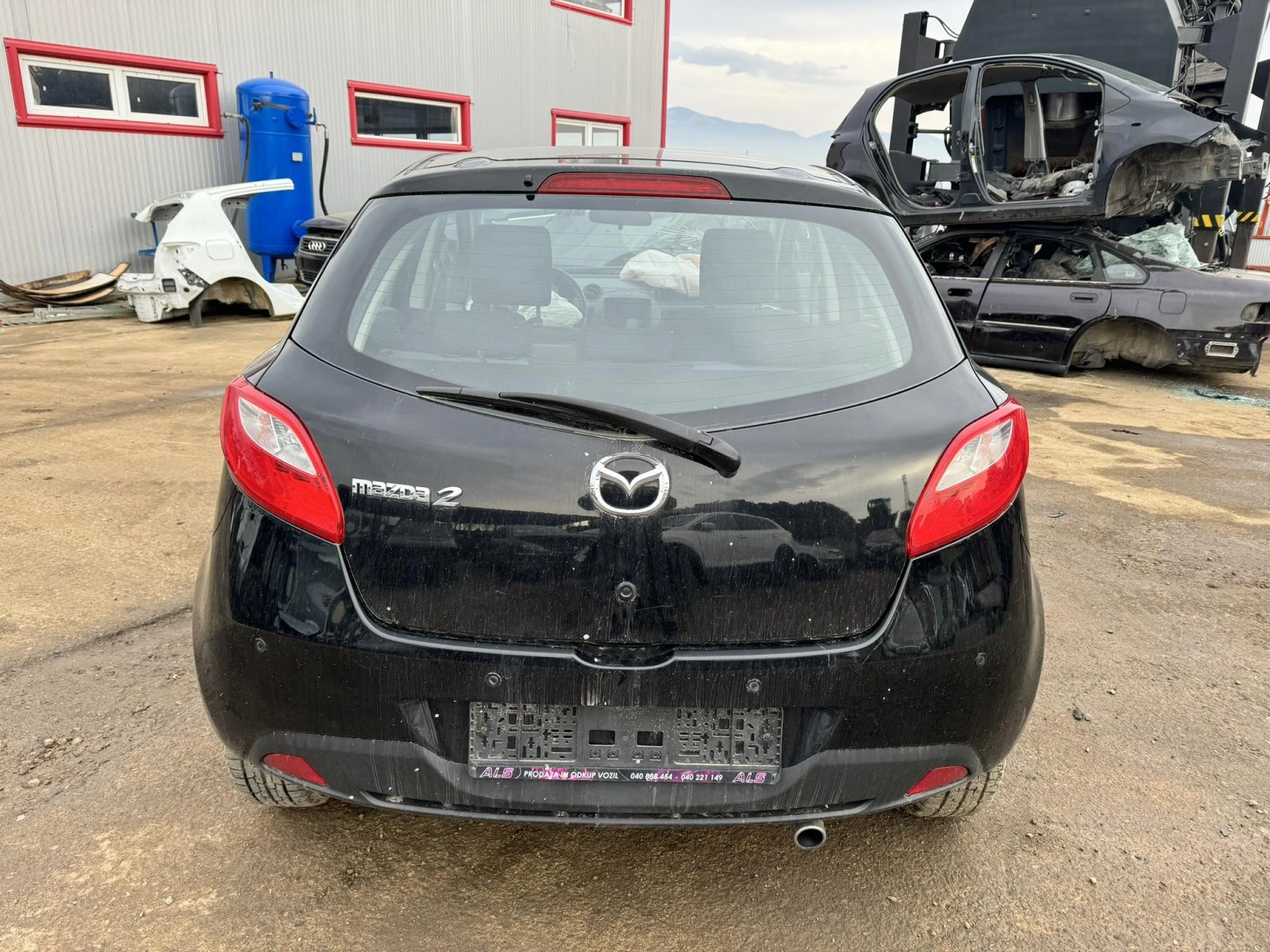 Mazda 2 1.4 - изображение 4