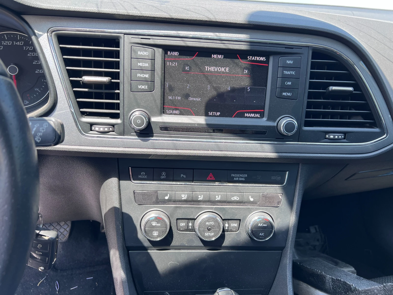 Seat Leon 2.0 TDI FR 184к.с. LED Панорама Автомат Навигация  - изображение 8