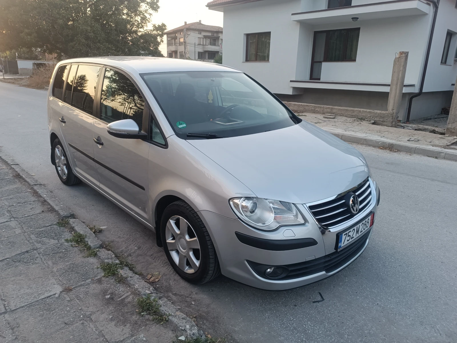 VW Touran 1.9 TDi 6 скорости Bluenotion 7 местен BLS - изображение 3