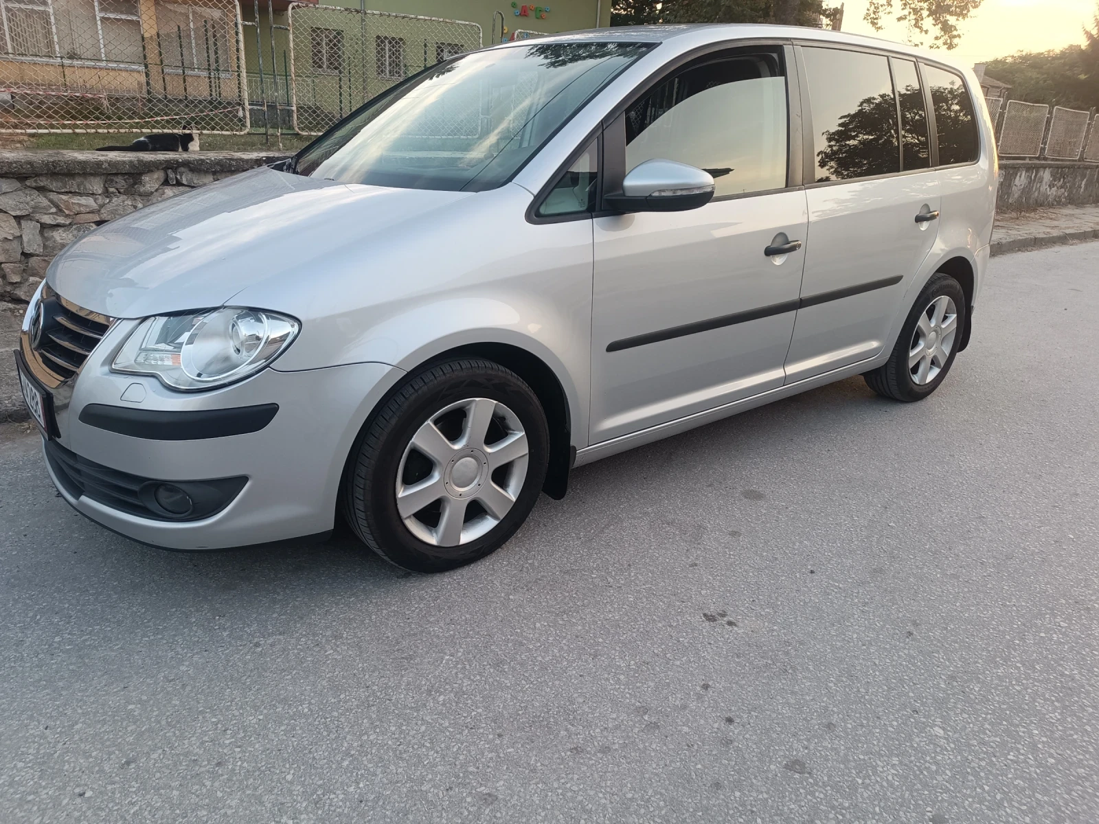 VW Touran 1.9 TDi 6 скорости Bluenotion 7 местен BLS - изображение 2