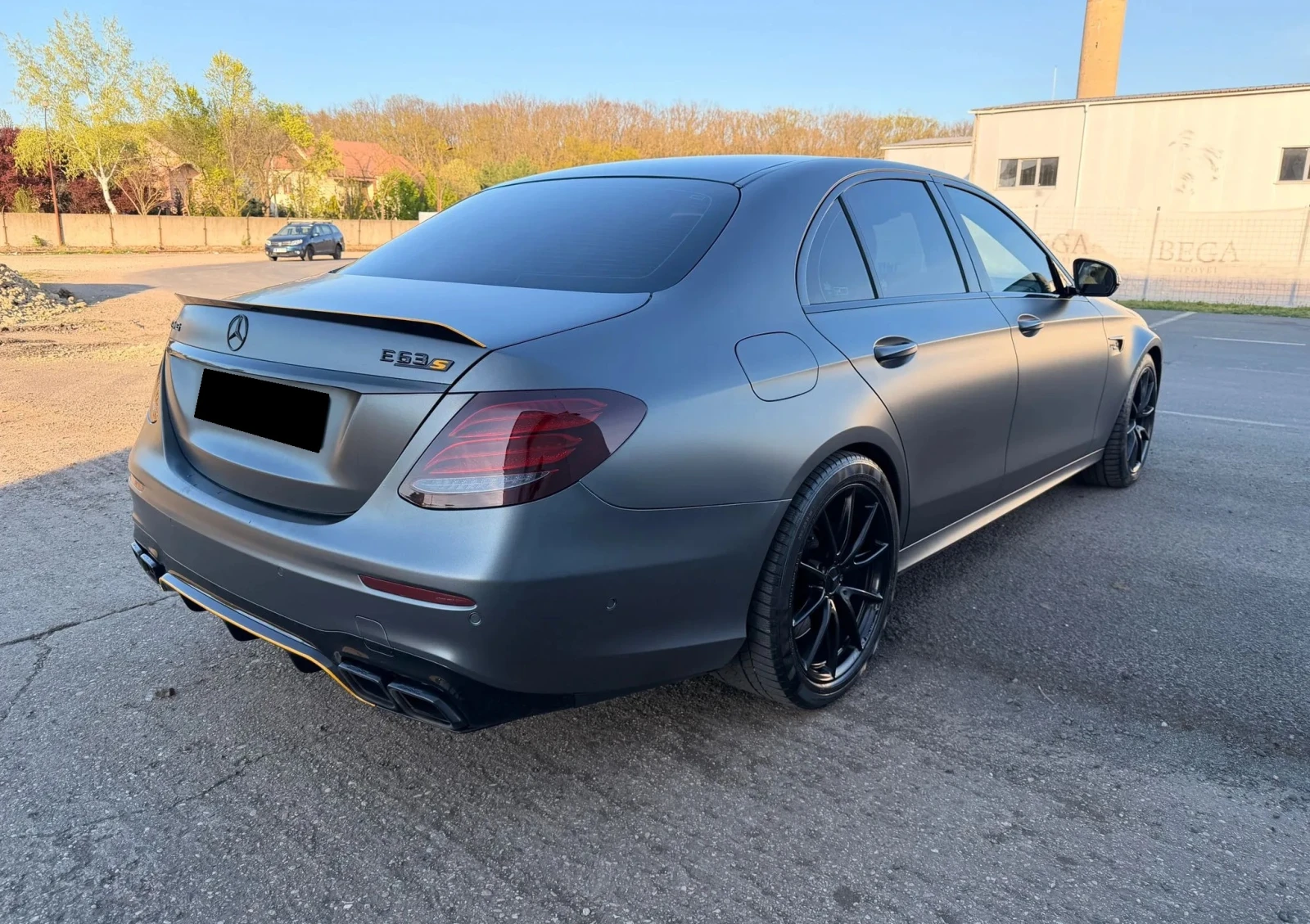 Mercedes-Benz E 63 AMG 4Matic+ , снимка 2 - Автомобили и джипове - 54385650
