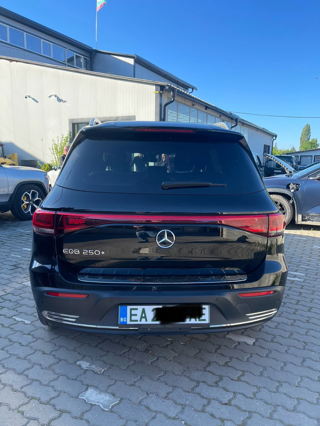 Mercedes-Benz EQB 250+ 7 MESTEN, снимка 2 - Автомобили и джипове - 54606478