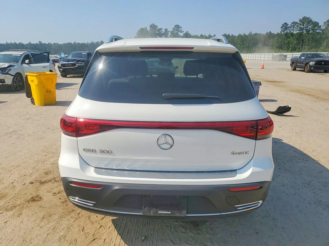 Mercedes-Benz EQB 4MATIC* РЕАЛНИ КМ!, снимка 6 - Автомобили и джипове - 54896676