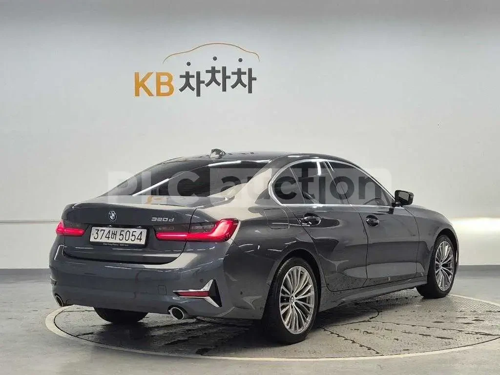 BMW 320 ПОДГРЕВИ * ПАНО * KEYLESS * АВТОКРЕДИТ , снимка 3 - Автомобили и джипове - 54996683