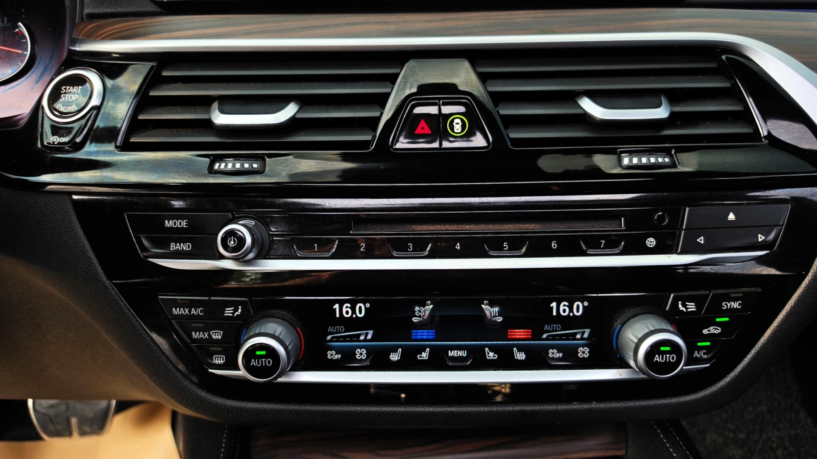 BMW 530 M-PK* DIS* HUD* ОБДУХ* 360* КРАЙНА ЦЕНА, снимка 14 - Автомобили и джипове - 55153639