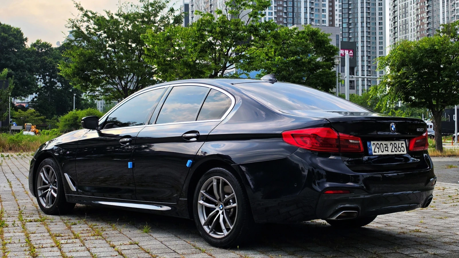 BMW 530 M-PK* DIS* HUD* ОБДУХ* 360* КРАЙНА ЦЕНА, снимка 3 - Автомобили и джипове - 55153639