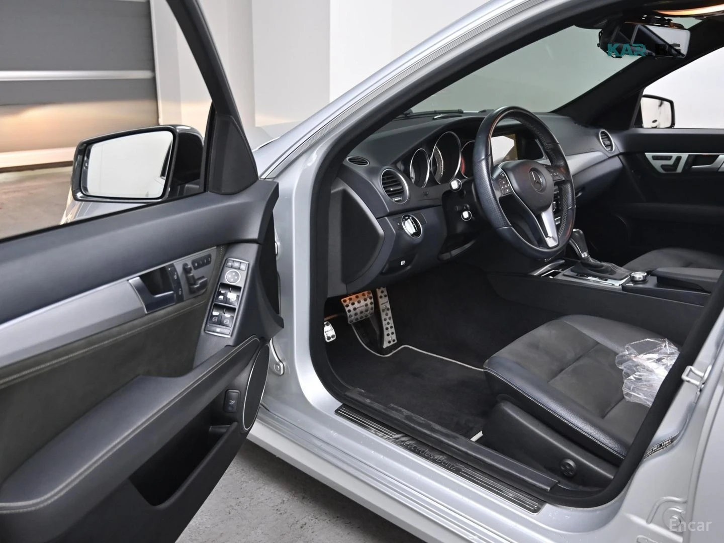Mercedes-Benz C 220 CDI 4MATIC Edition C* КОЖА* ПАНО* ПОДГРЕВ* НАВИ, снимка 9 - Автомобили и джипове - 55313279