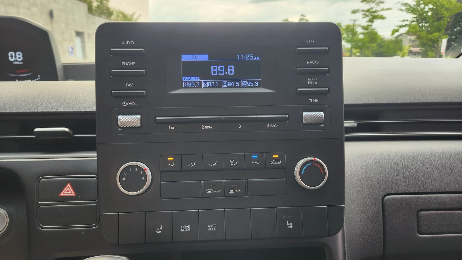 Hyundai Staria Modern* BLIND SPOT* ПОДГРЕВ ВОЛАН* КРАЙНА ЦЕНА, снимка 11 - Автомобили и джипове - 55348382
