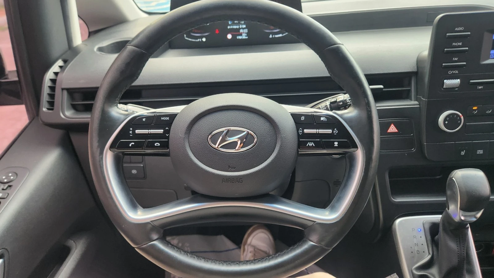 Hyundai Staria Modern* BLIND SPOT* ПОДГРЕВ ВОЛАН* КРАЙНА ЦЕНА, снимка 9 - Автомобили и джипове - 55348382