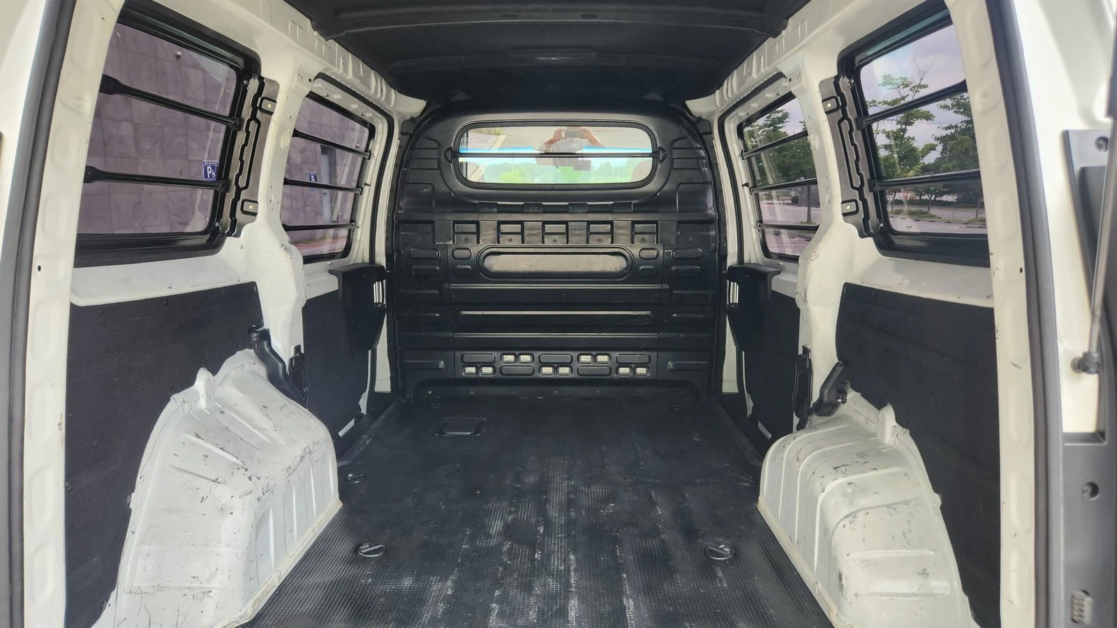 Hyundai Staria Modern* BLIND SPOT* ПОДГРЕВ ВОЛАН* КРАЙНА ЦЕНА, снимка 14 - Автомобили и джипове - 55348382