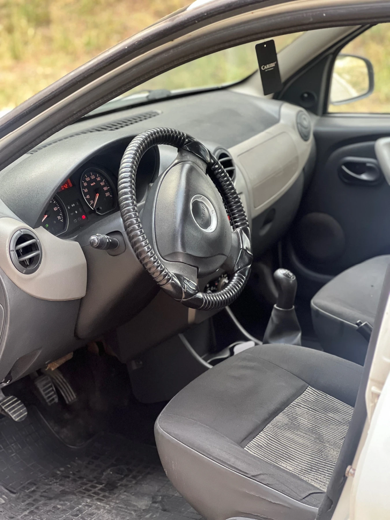 Dacia Sandero 1.4i* КЛИМА* , снимка 8 - Автомобили и джипове - 55396883
