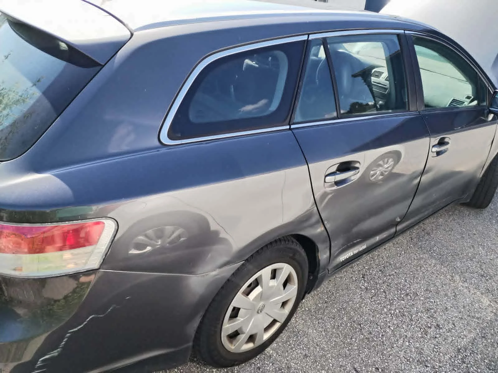 Toyota Avensis 2.0D, снимка 9 - Автомобили и джипове - 55616140