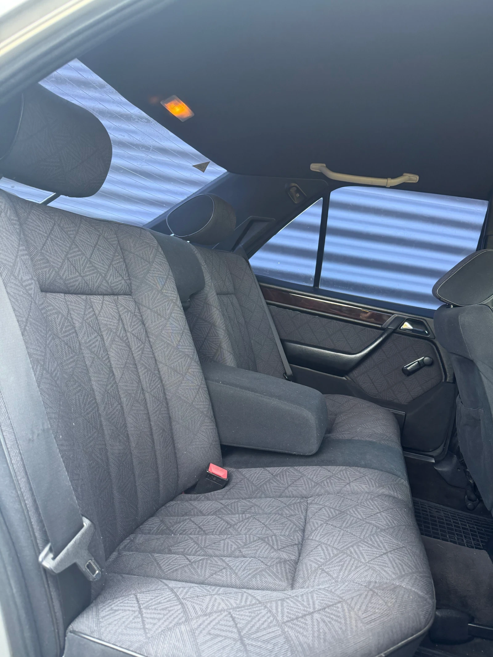 Mercedes-Benz 124 Е200, снимка 13 - Автомобили и джипове - 56376374