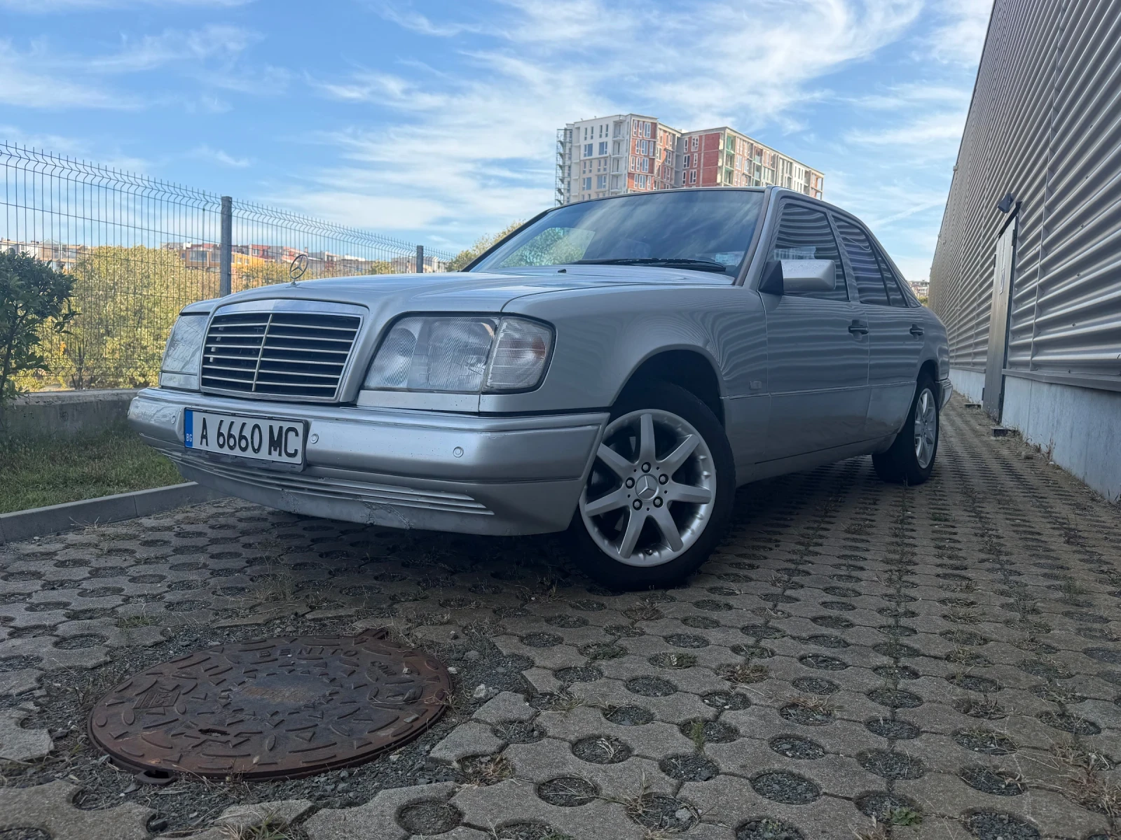 Mercedes-Benz 124 Е200, снимка 5 - Автомобили и джипове - 56376374