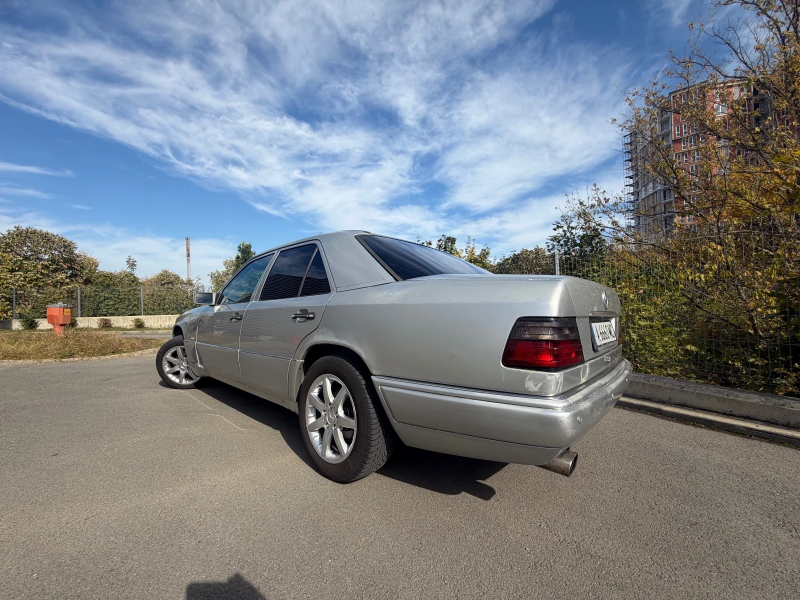Mercedes-Benz 124 Е200, снимка 4 - Автомобили и джипове - 56376374