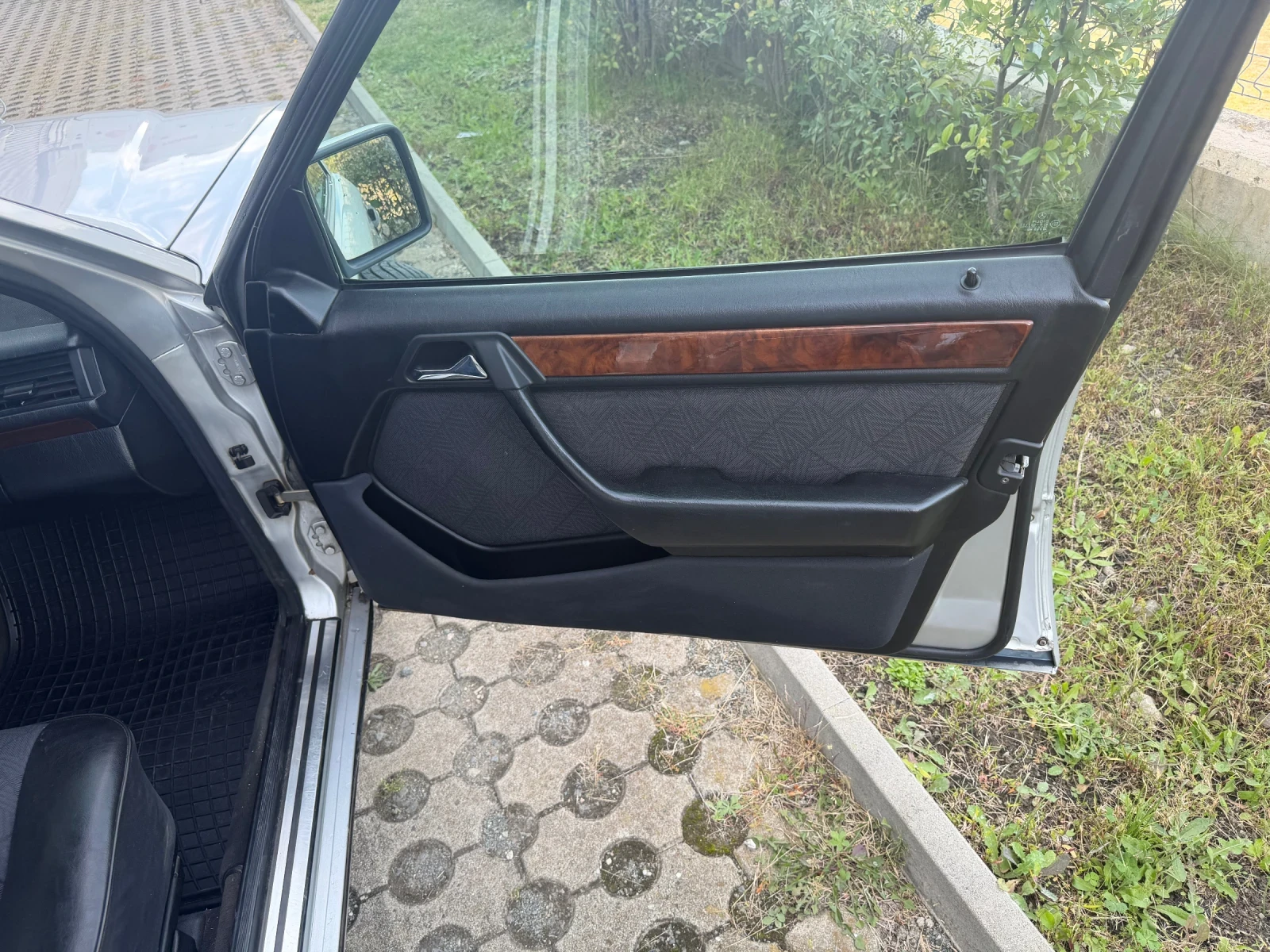 Mercedes-Benz 124 Е200, снимка 12 - Автомобили и джипове - 56376374