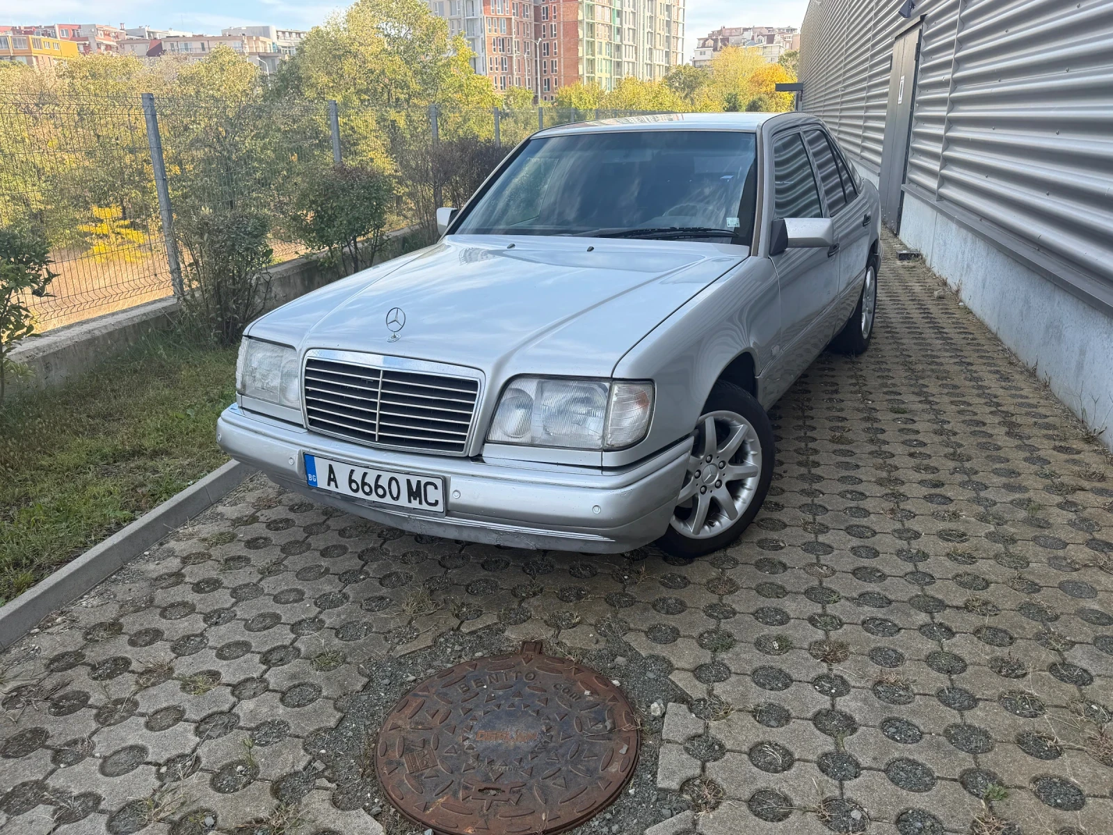 Mercedes-Benz 124 Е200