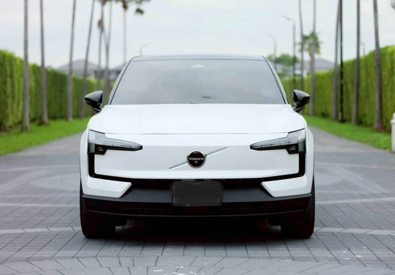 Volvo EX30 Performance TWIN MOTOR, снимка 4 - Автомобили и джипове - 52603102