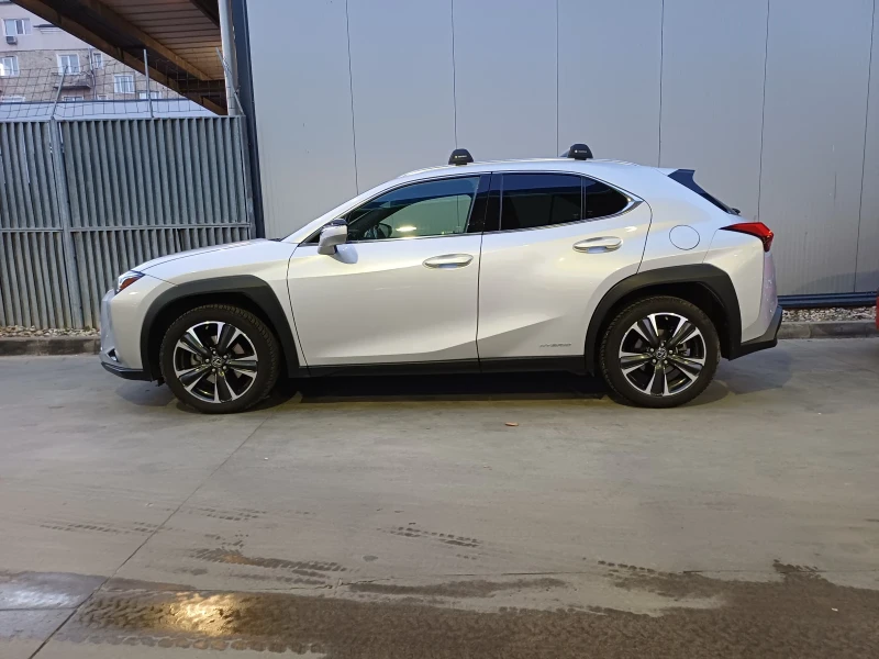 Lexus UX 250h, снимка 10 - Автомобили и джипове - 52739547