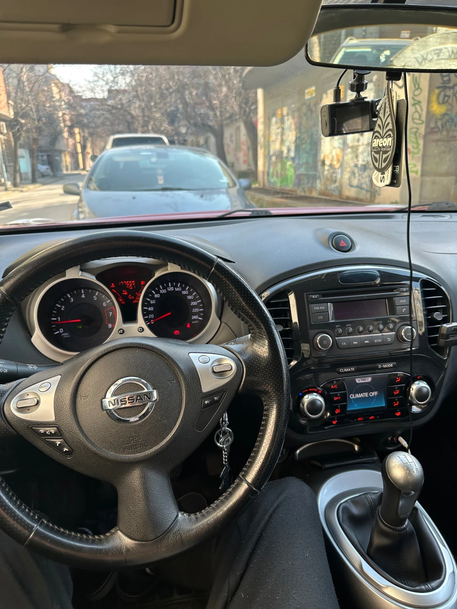 Nissan Juke, снимка 9 - Автомобили и джипове - 53891272