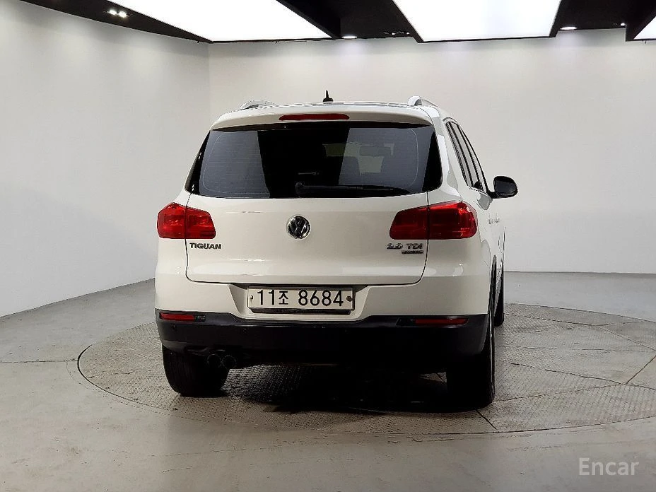 VW Tiguan, снимка 4 - Автомобили и джипове - 54556278