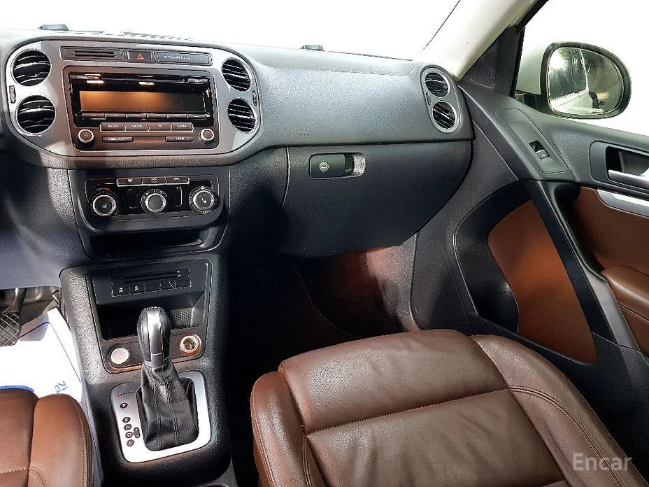 VW Tiguan, снимка 9 - Автомобили и джипове - 54556278