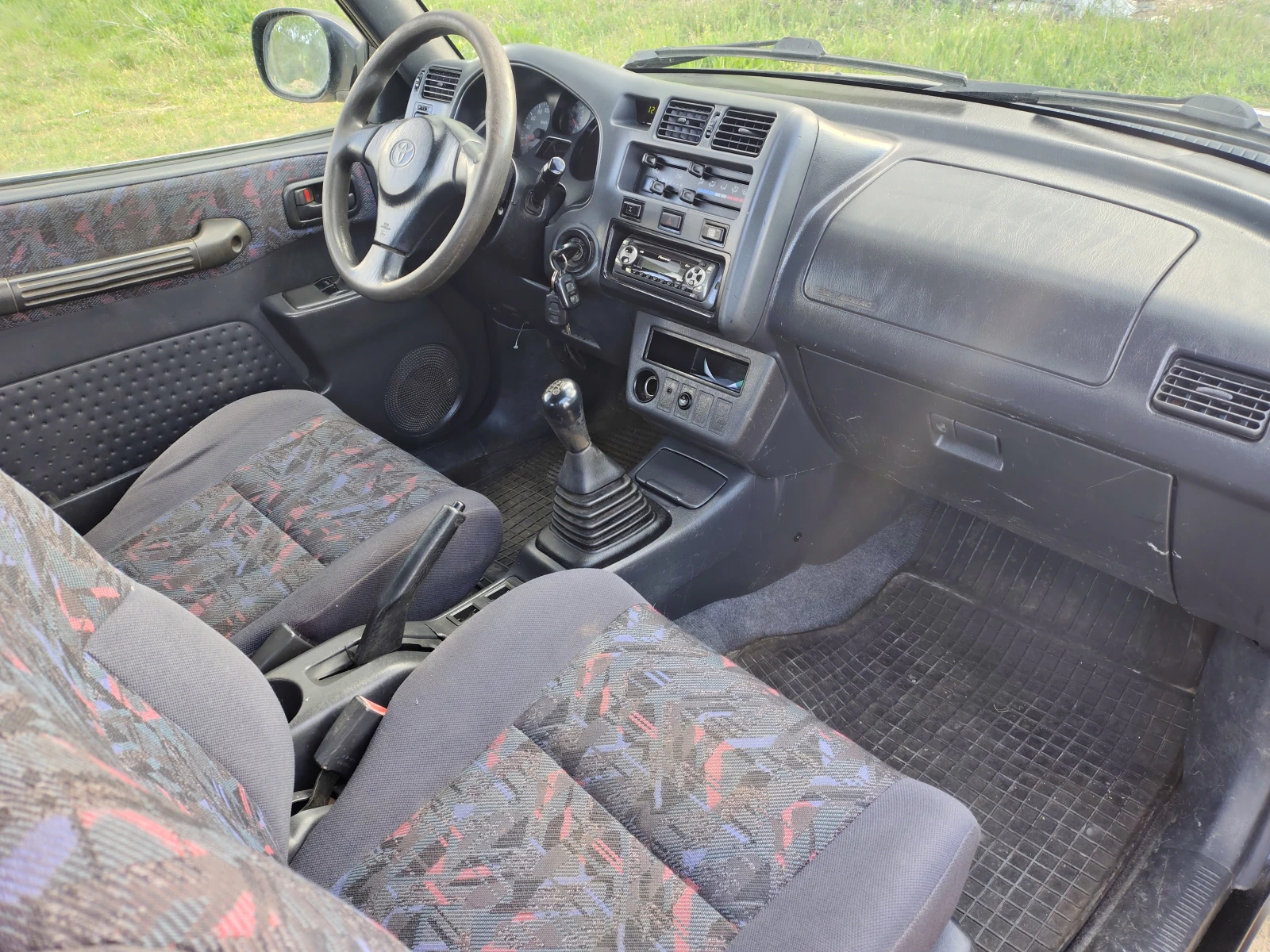 Toyota Rav4 Бензин 4x4, снимка 13 - Автомобили и джипове - 54983110