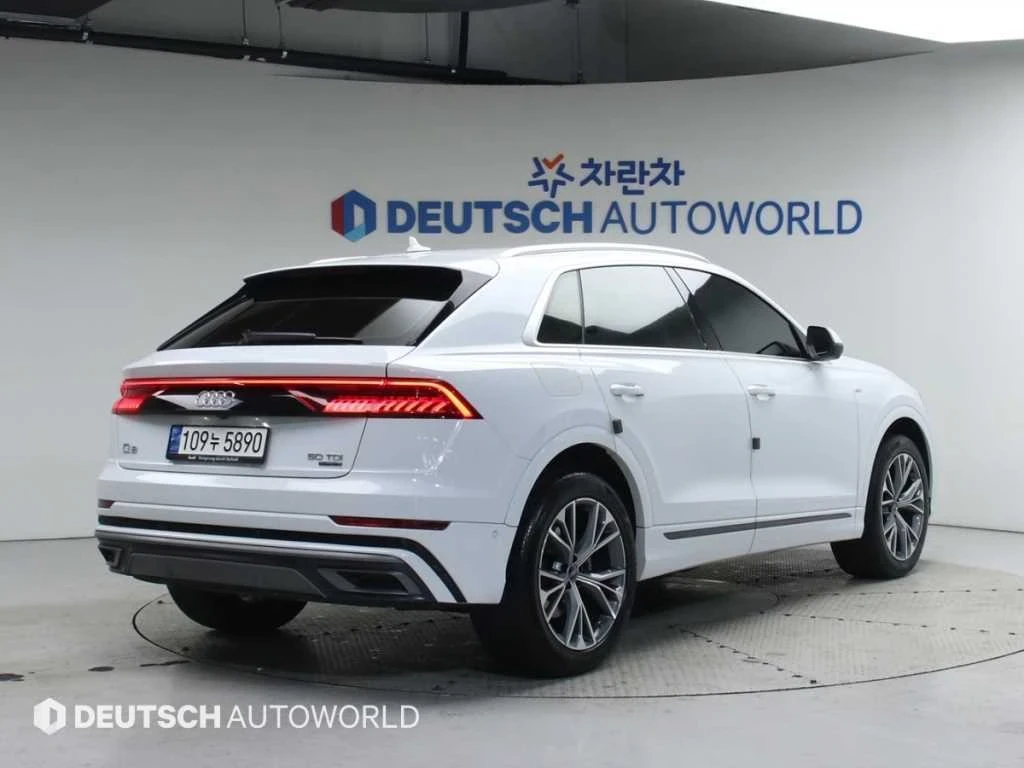 Audi Q8 50TDI *  PREMIUM * S LINE * ОБДУХВАНЕ * 360 * HUD, снимка 3 - Автомобили и джипове - 56128125