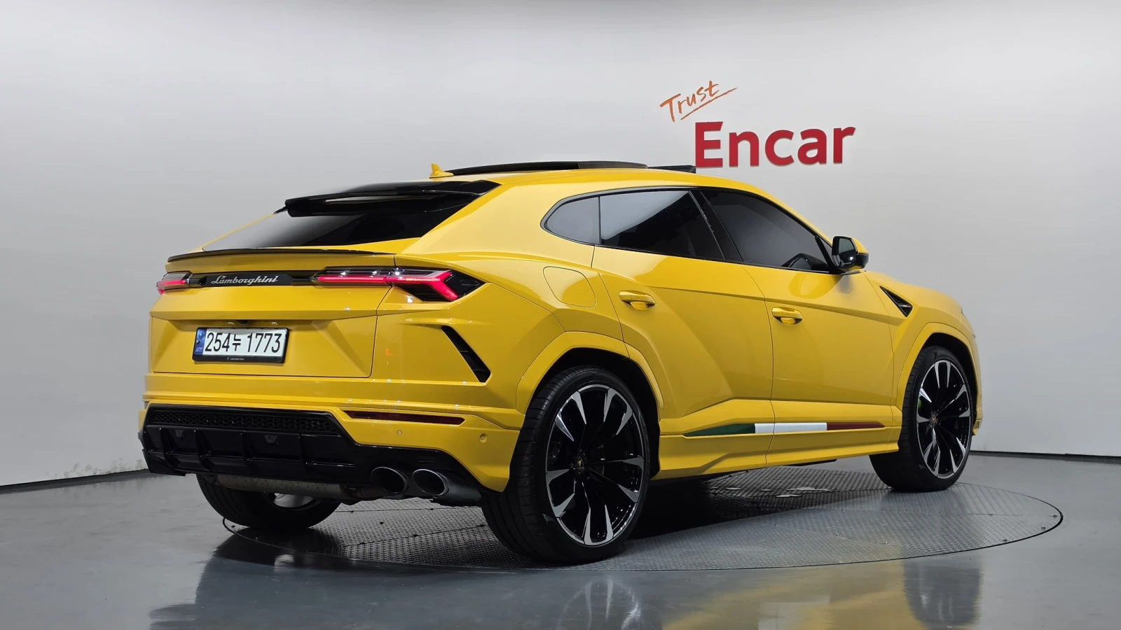 Lamborghini Urus B&O* HUD* МАСАЖ* 360* BLIND SPOT* КРАЙНА ЦЕНА, снимка 2 - Автомобили и джипове - 56186978