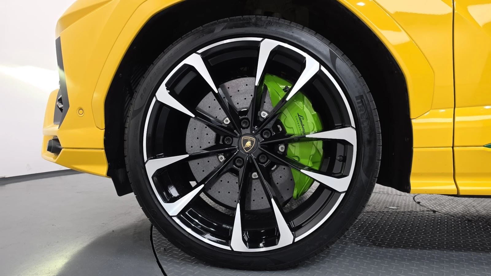 Lamborghini Urus B&O* HUD* МАСАЖ* 360* BLIND SPOT* КРАЙНА ЦЕНА, снимка 5 - Автомобили и джипове - 56186978