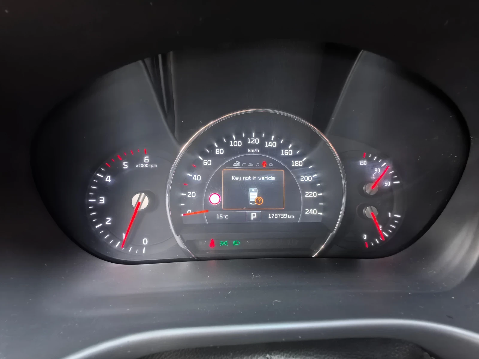 Kia Sorento, снимка 12 - Автомобили и джипове - 56748331