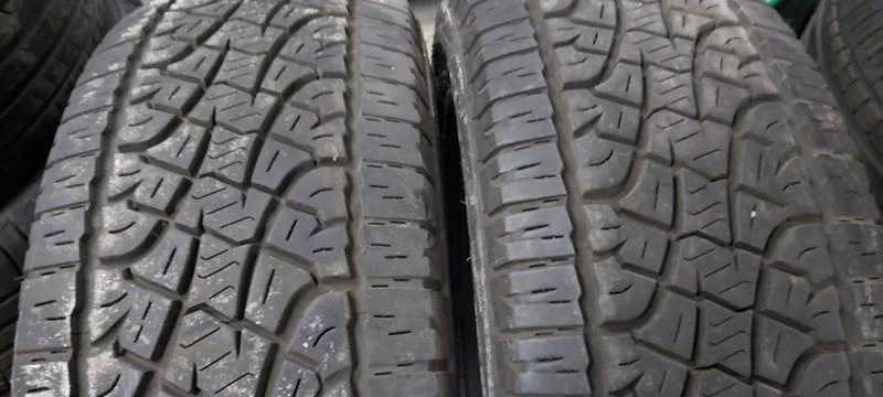 Гуми Всесезонни 235/65R17, снимка 1 - Гуми и джанти - 32781752