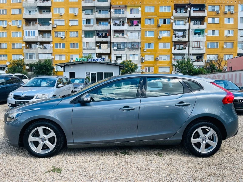 Volvo V40 2.0 D2 120kc КАТО НОВО, снимка 8 - Автомобили и джипове - 46491520