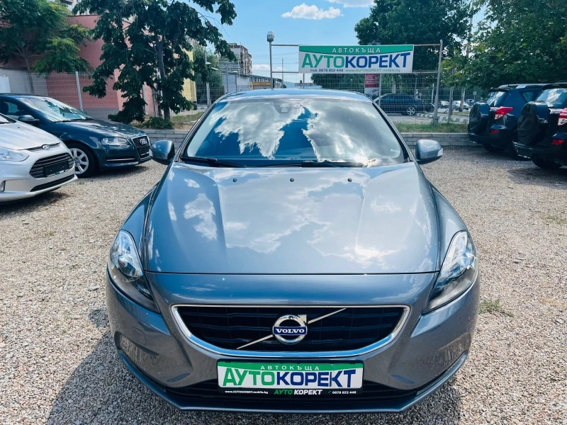 Volvo V40 2.0 D2 120kc КАТО НОВО, снимка 2 - Автомобили и джипове - 46491520