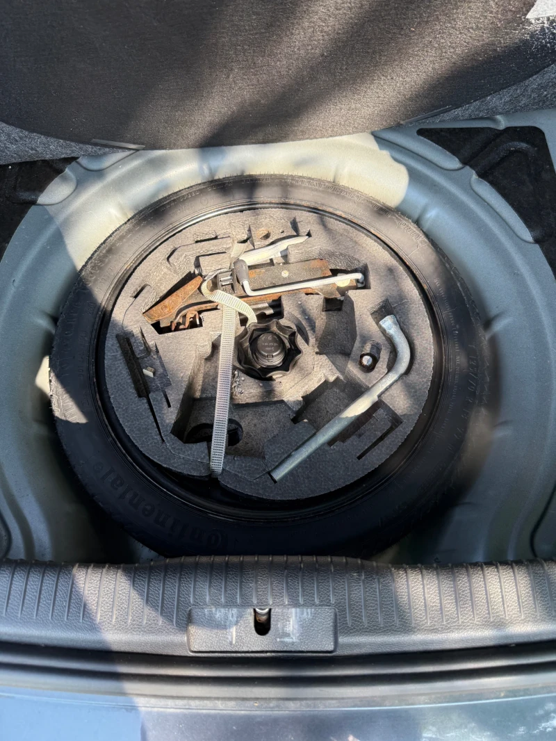 VW Golf 2.0 FSI Swiss, снимка 13 - Автомобили и джипове - 51892320