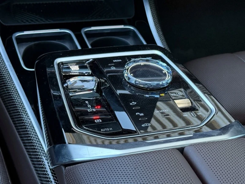BMW 760 e* M-SPORT* TV* B&W* SKY LOUNGE* ГАРАНЦИЯ, снимка 12 - Автомобили и джипове - 53275661