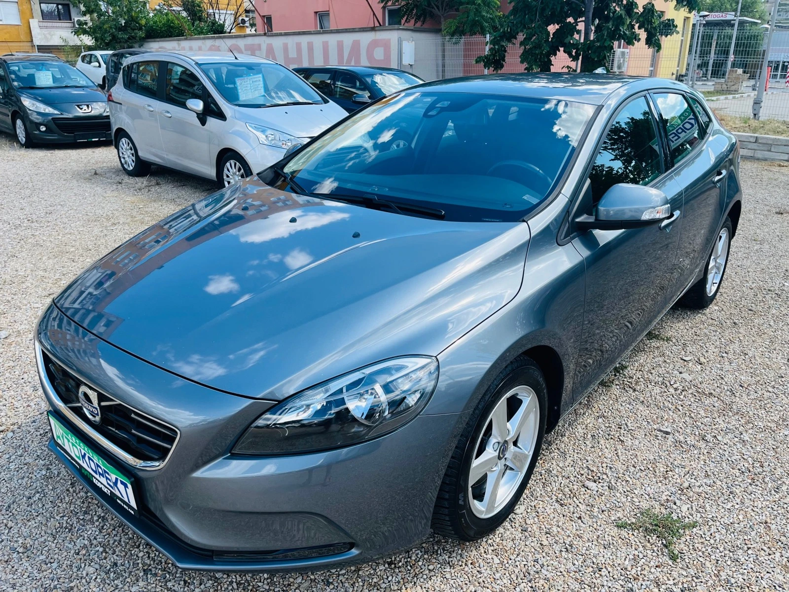 Volvo V40 2.0 D2 120kc КАТО НОВО, снимка 1