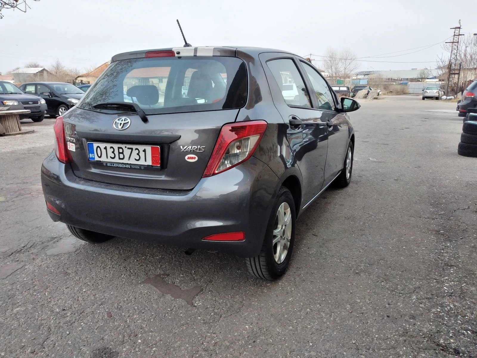 Toyota Yaris 1.0i - изображение 3